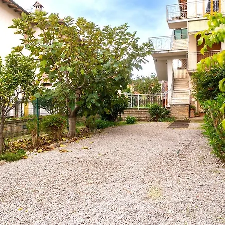 Апартаменты Casa Italia - Con Giardino *
